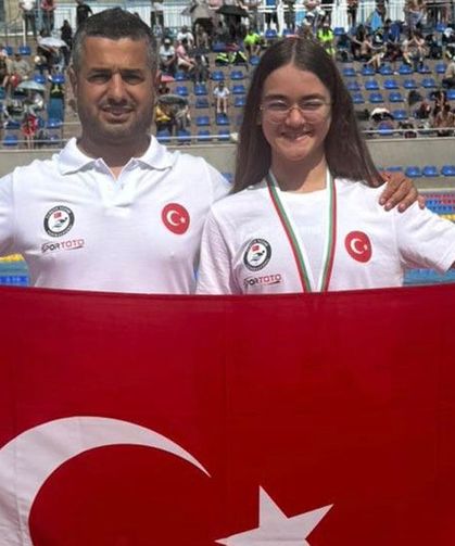 Milli yüzücü Ecrin Çevik'ten uluslararası başarı