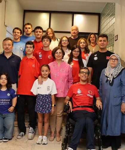 Başkan Ünlüce, Şampiyon Sporcuları Ağırladı