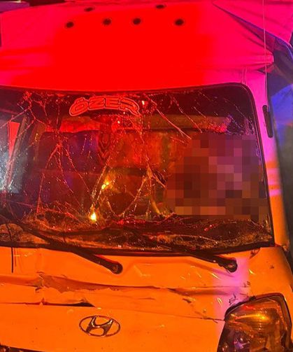 Yolcu otobüsü ile kamyonet çarpıştı: 1 ölü