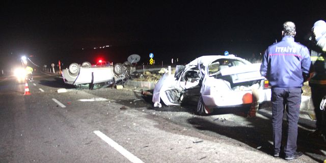 Kütahya'da iki otomobil çarpıştı: 1 ölü, 2 yaralı