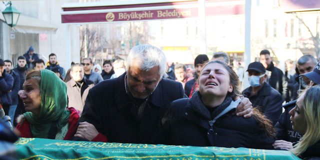 Eskişehir'de öldürülen genç son yolculuğuna uğurlandı