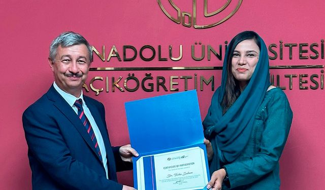 Anadolu açık üniversite  işbirliğinde sertifika verildi