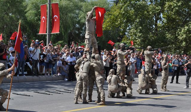 Eskişehir’de Zafer Bayramı coşkuyla kutlandı