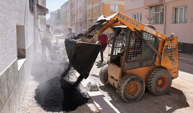 Tepebaşı’nda kaldırım çalışmaları sürüyor