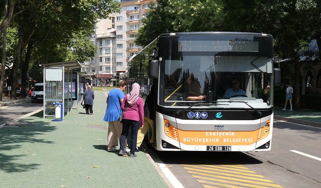 Yeni kavşakta otobüs hatları çalışmaya başladı