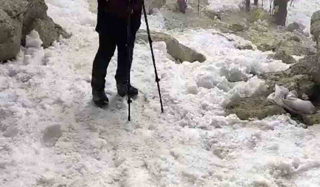 Dondurucu soğuklarda Ağrı Dağı zirvesine tırmanış