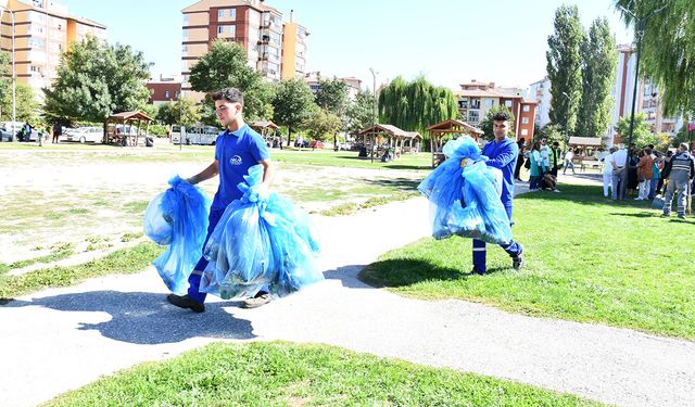 Eş zamanlı temizlik etkinliğine tepebaşı da katıldı