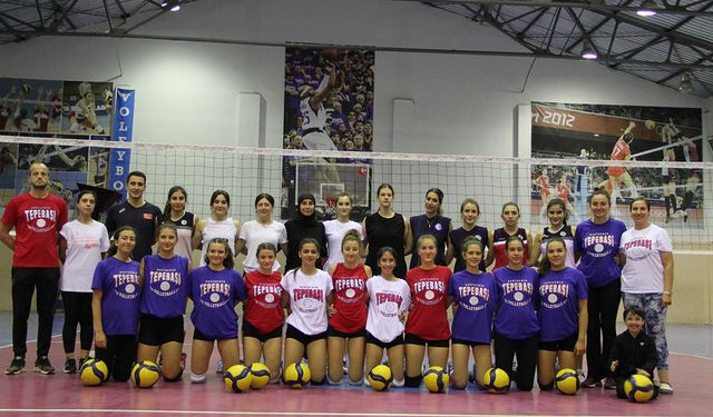 Genç voleybolcular, Filenin Sultanları’nı örnek alıyor