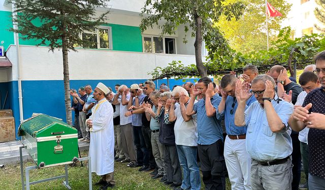 Ünlü yönetmen  Eskişehir’de toprağa verildi