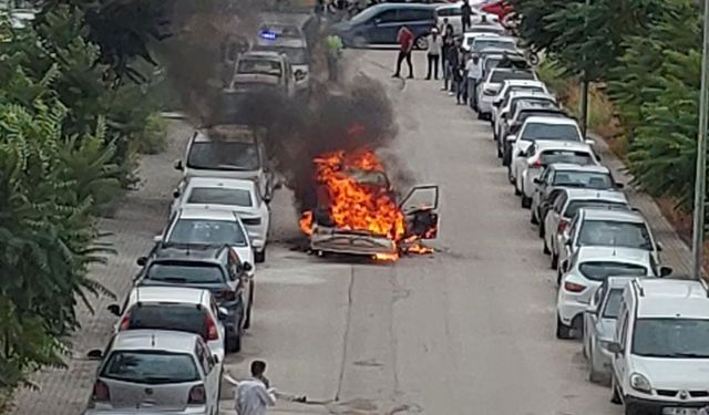 Alev topuna dönen araç büyük paniğe neden oldu