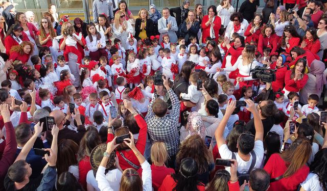 Cumhuriyetimizin 100. yaşı miniklerle coşkuyla kutlandı