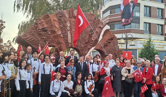 Eskişehir’de ‘100. Yıl Cumhuriyet Anıtı’ törenle açıldı