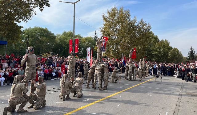 Eskişehir’de Cumhuriyetin 100’üncü yılı coşkuyla kutlandı