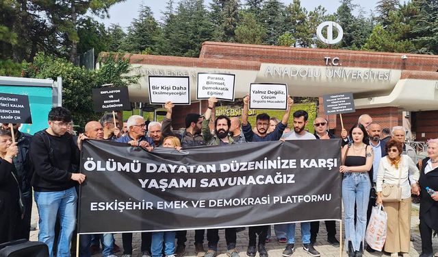 İntiharlara karşı üniversitede protesto