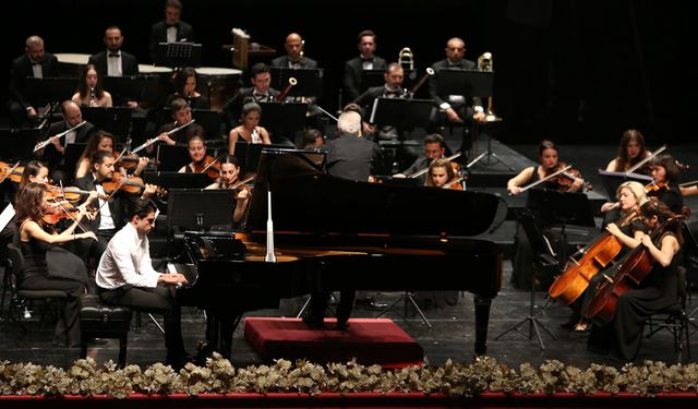 Senfoni orkestrasından etkileyici konser