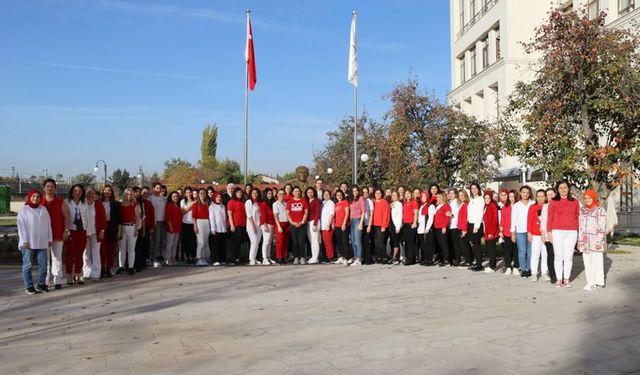 Tapu ve Kadastro çalışanı kadınlardan 100. yıl heyecanı