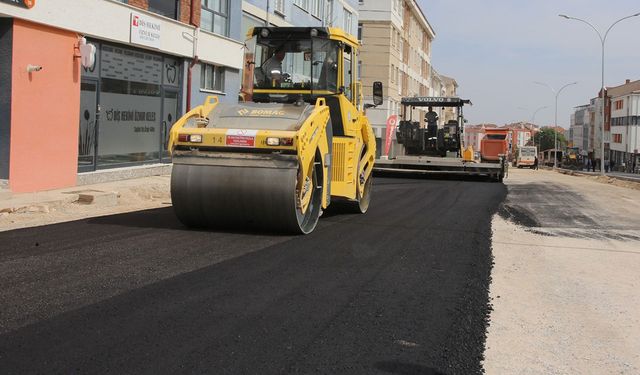 Ziya Gökalp bulvarında  sıcak asfalt serimine başlandı