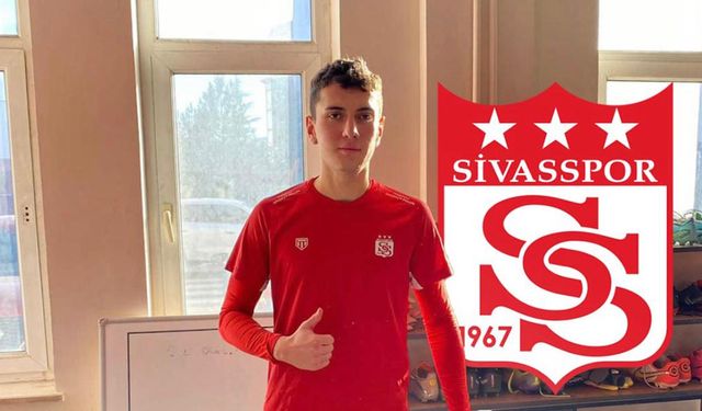 Ahmet Akpınar Sivasspor'a transfer oldu