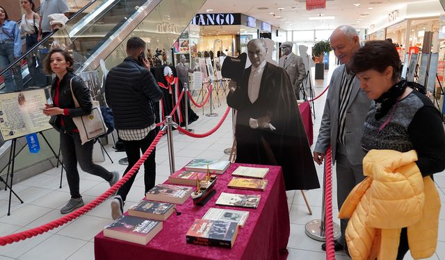 Atatürk fotoğrafları sergisi Eskişehirlilerin beğenisine sunuldu