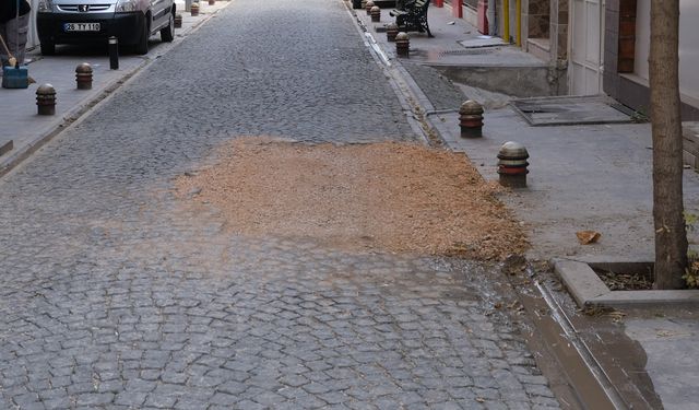 Bozuk yol sürücüleri zorluyor