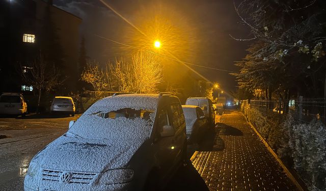  Eskişehir il merkezine mevsimin ilk karı düştü