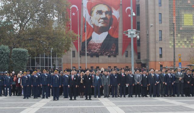 Eskişehir’de 9’u 5 geçe Ata’ya saygı duruşu