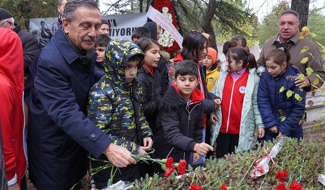 Sinan Alağaç kabri başında anıldı