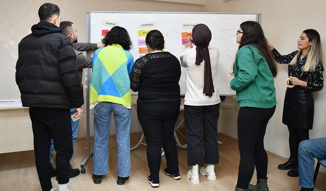 Gençlerle flört şiddeti konuşuldu