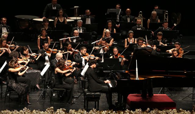 Senfoni Orkestrası’ndan etkileyici konser