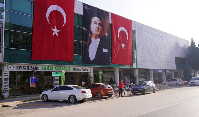 Tepebaşı Atatürk posterleri ve Türk bayraklarıyla donatıldı