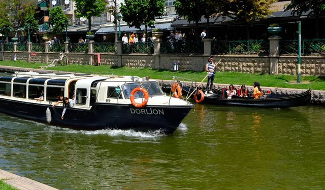 Turistik merkezler kapalı, otoparklar ücretsiz