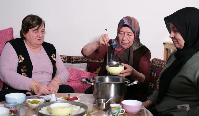 Bu çorba sadece kalabalıkta tüketiliyor