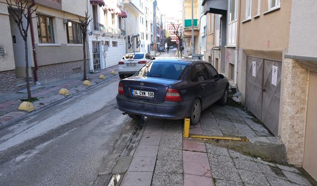 Bu mahallede kaldırımlar yürümek için kullanılmıyor