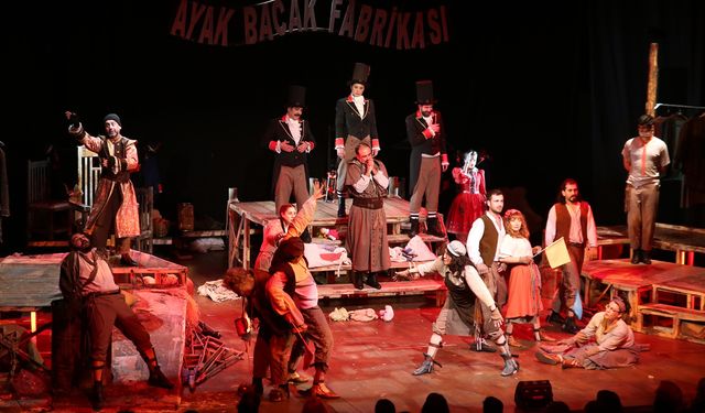 Şehir tiyatroları İstanbul’da oyunları ile göz doldurdu