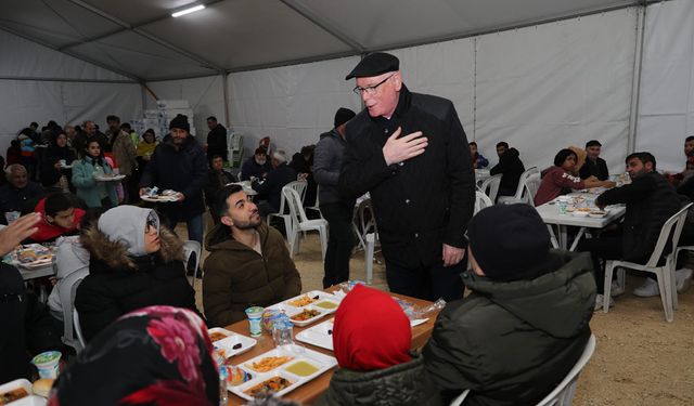 Başkan Kurt iftarını 71 Evler’de mahalle sakinleri ile yaptı