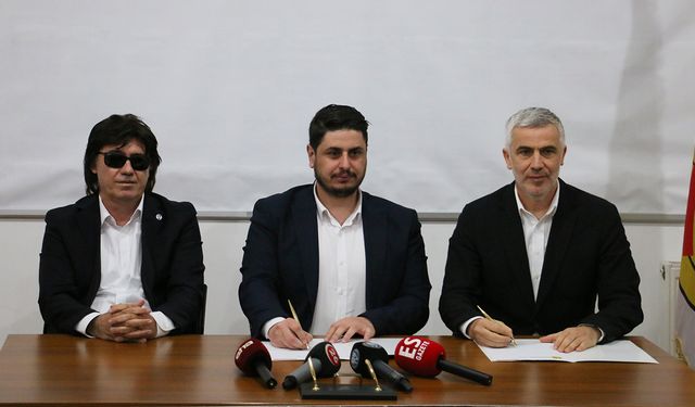 Eskişehirspor'da Önder Karaveli imzayı attı