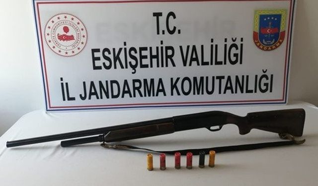 Jandarmadan ruhsatsız silah taşıyanlarla ilgili operasyon