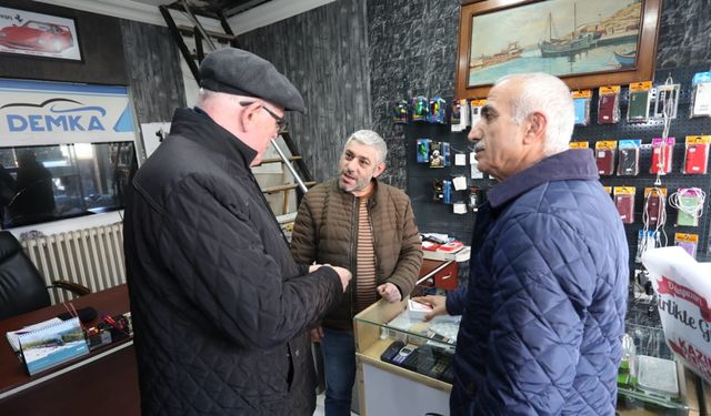 Kazım Kurt Alanönü ve İstiklal Mahallesi’nde esnafı gezdi