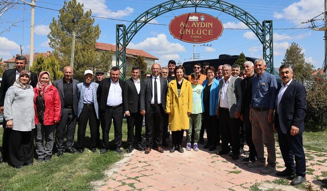 Eşinin isminin verildiği parkta bayramlaştı