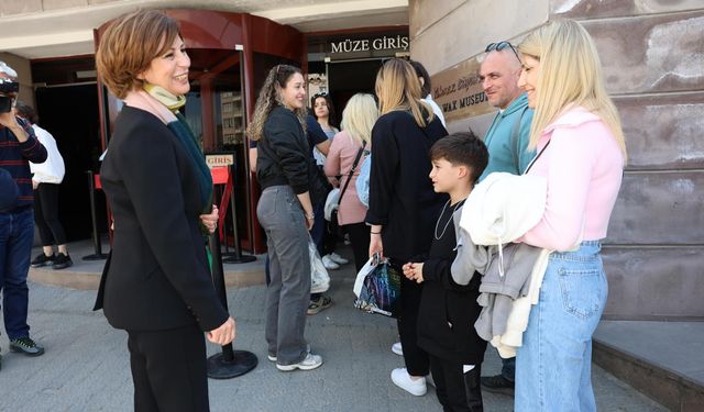 Ziyaretçilerden başkan Ünlüce’ye büyük ilgi