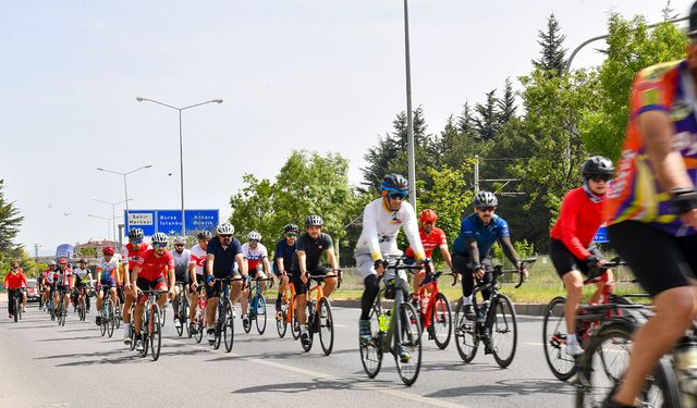 19 Mayıs’ta 100 kilometre pedalladılar