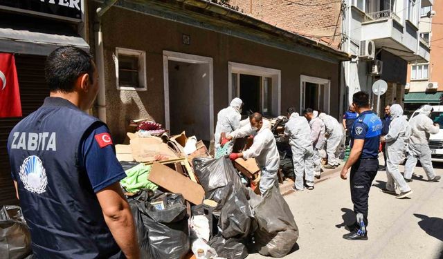 Tepebaşı’ndaki çöp ev temizlendi