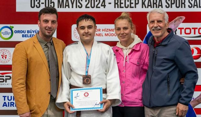 Judoda gurur veren başarı