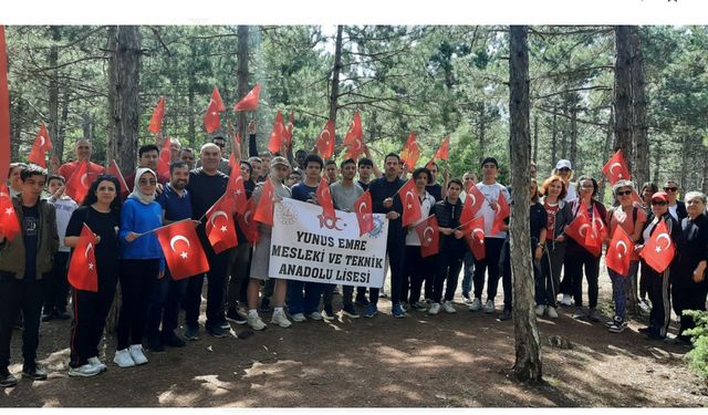 Kent Ormanı Kırmızı Beyaz Türk bayrakları ile renklendi