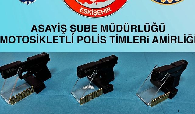 Şüphe üzerine durdurulan araçta tabancalar çıktı