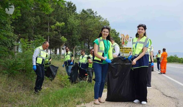 Gönüllüler Kocakır’da 20 poşet çöp topladı