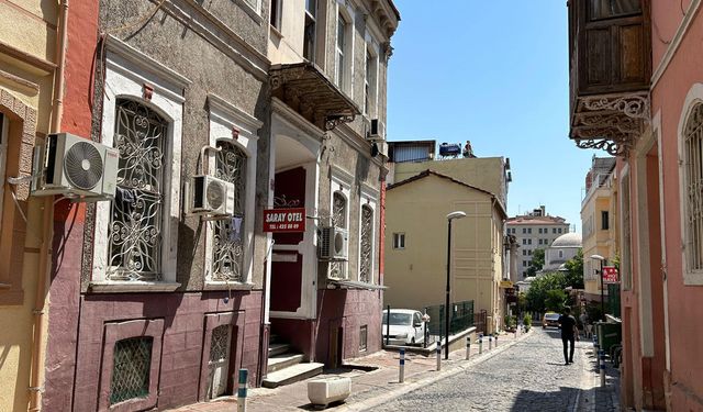 İki çocuk otel odasında ölü bulundu