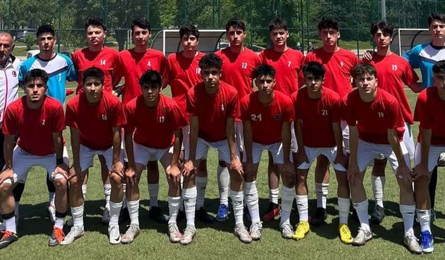 Sağlıkspor U17 Türkiye Şampiyonası yolcusu