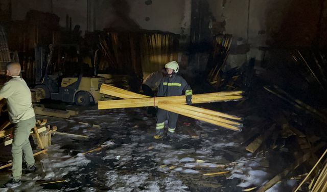 Eskişehir'de kereste fabrikasında yangın çıktı