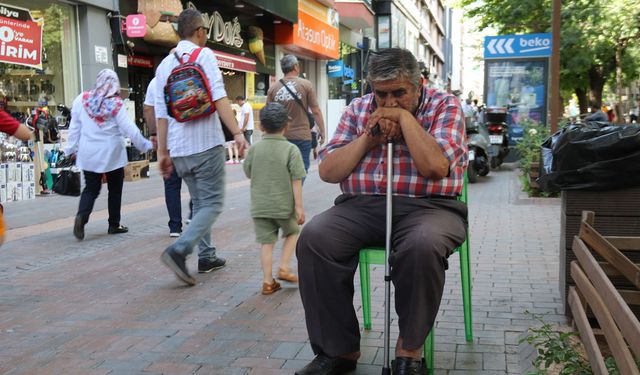 Herkes yattıktan sonra gece çocuk gibi ağlıyorum